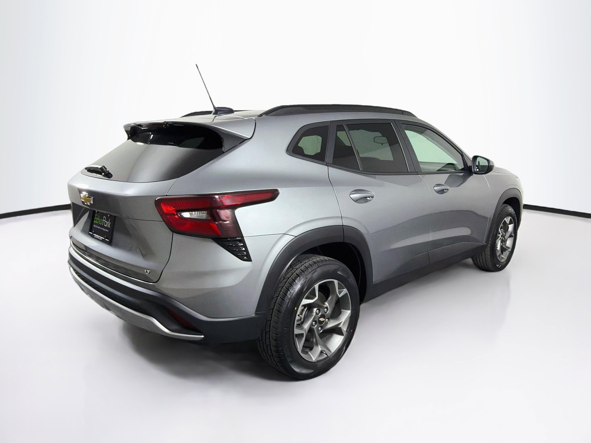 Used 2025 Chevrolet Trax LT FWD image 9