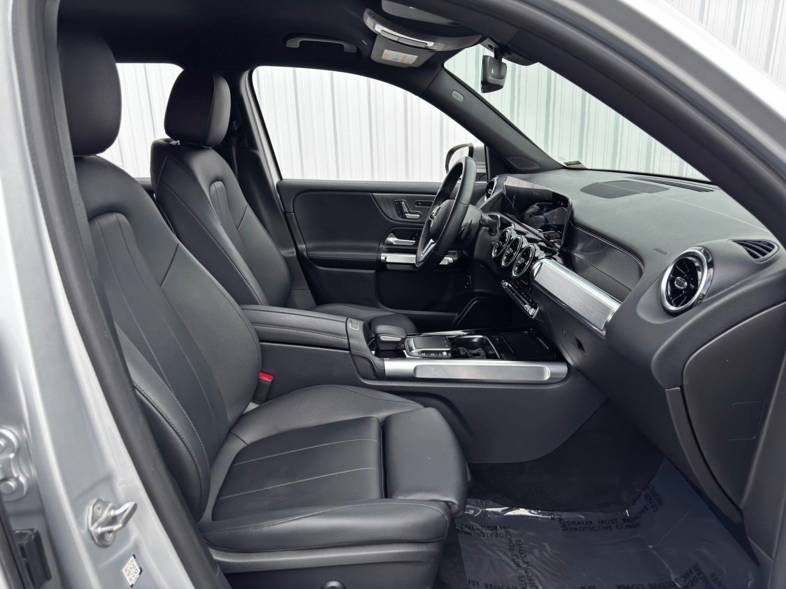 Used 2021 Mercedes-Benz GLB 250 4MATIC w/ Premium Package image 14