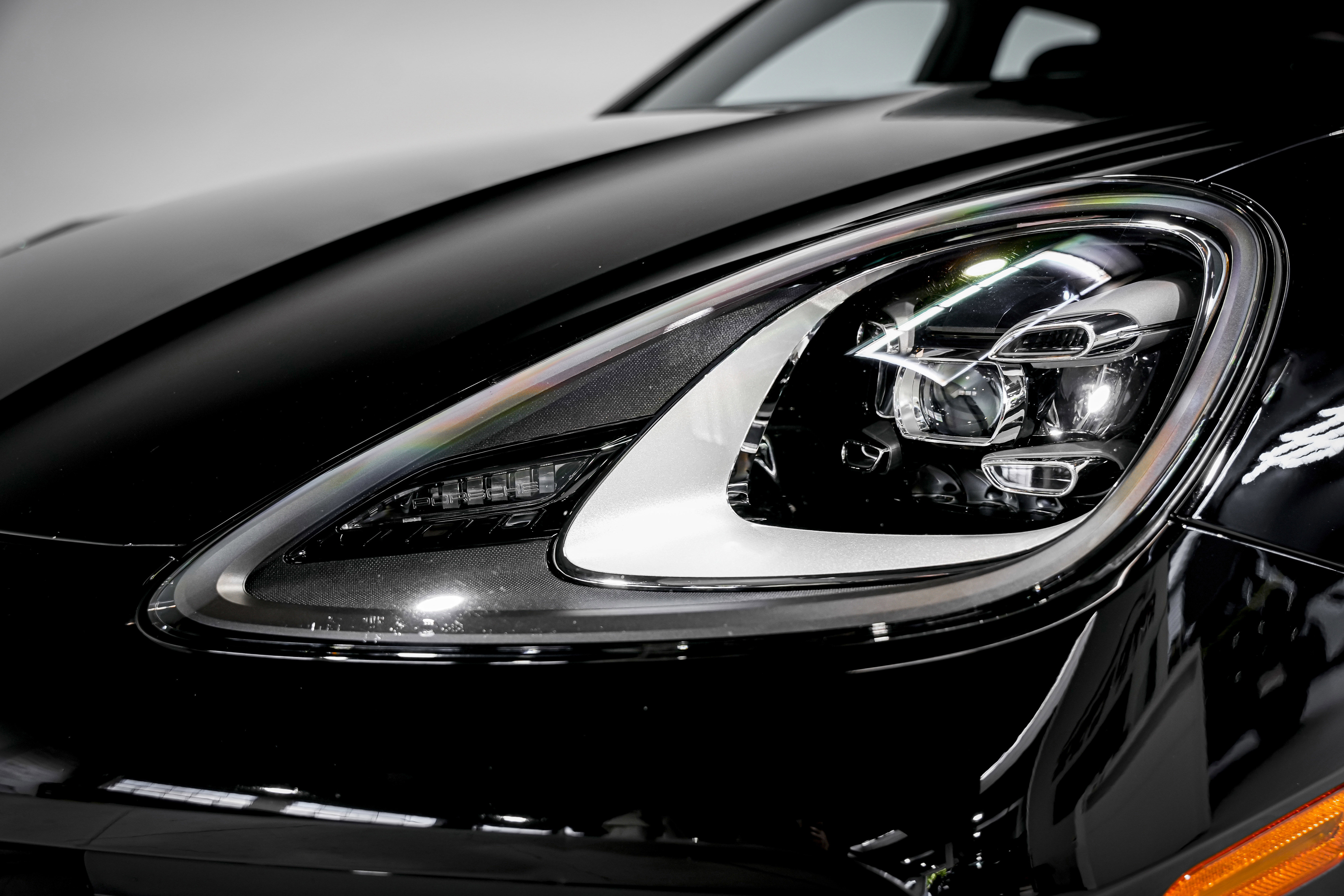 Used 2022 Porsche Cayenne S image 34