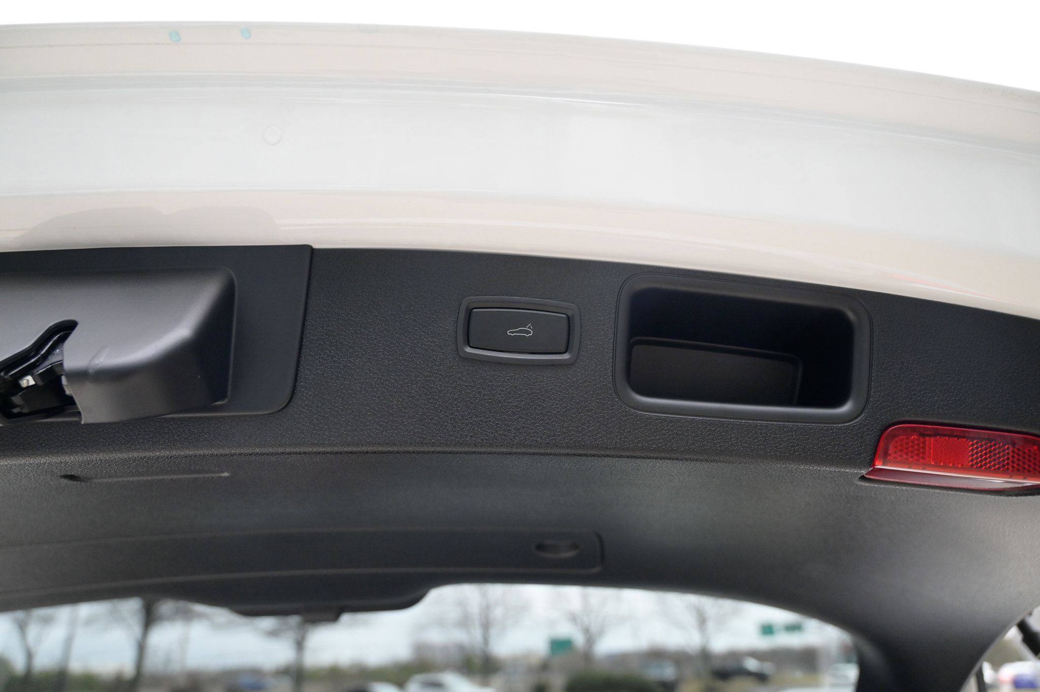 Used 2018 Porsche Macan AWD/4WD image 45