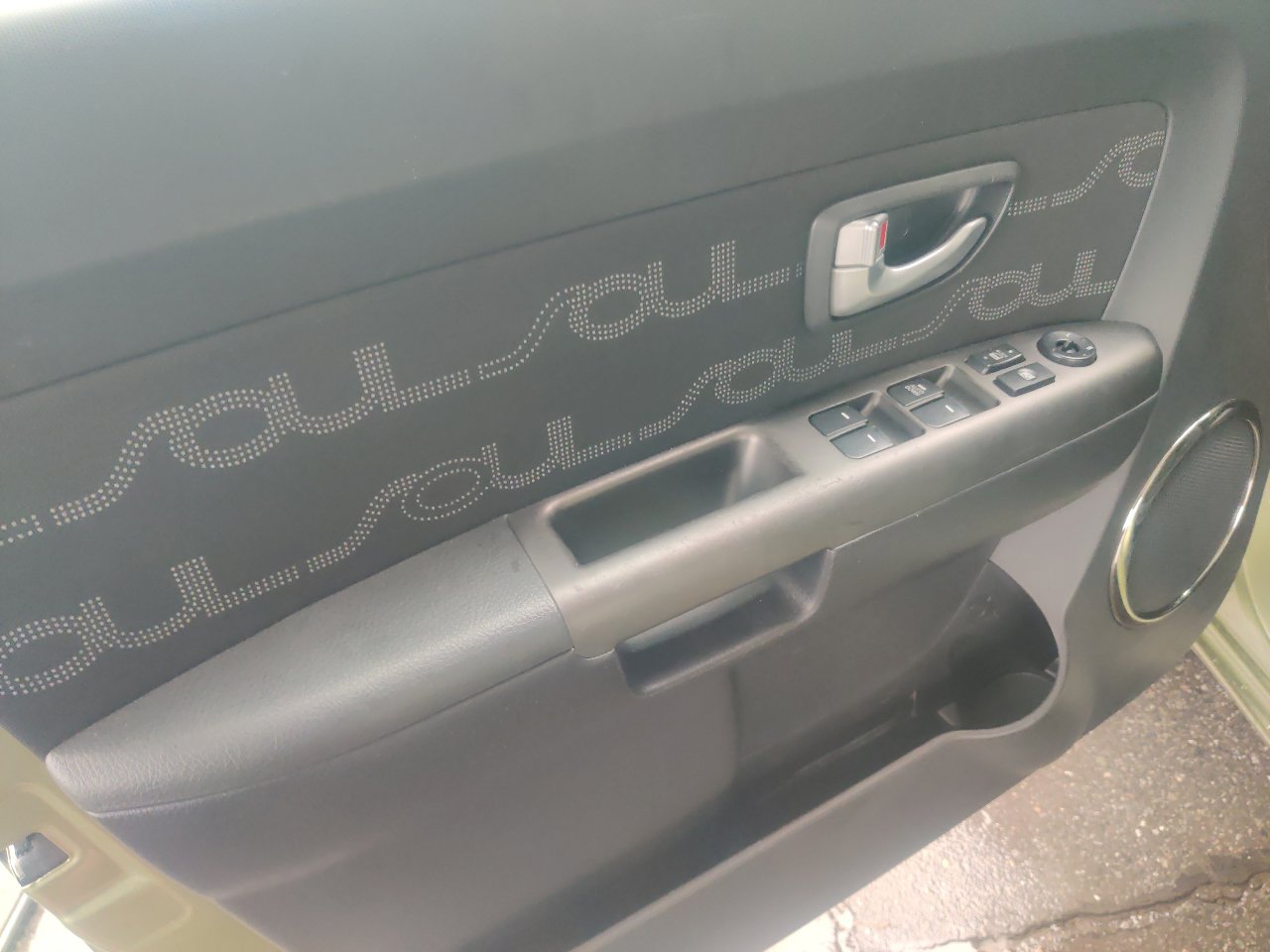 Used 2012 Kia Soul + image 12