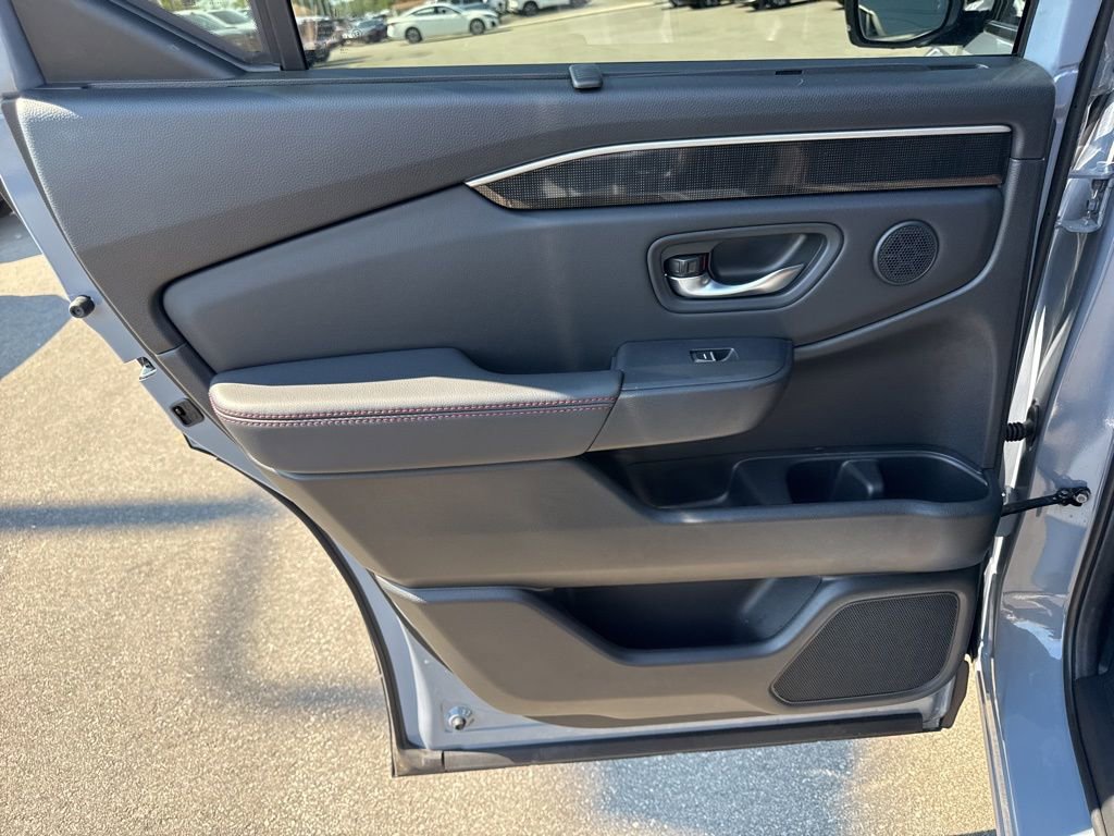 Used 2025 Honda Pilot Black Edition image 30