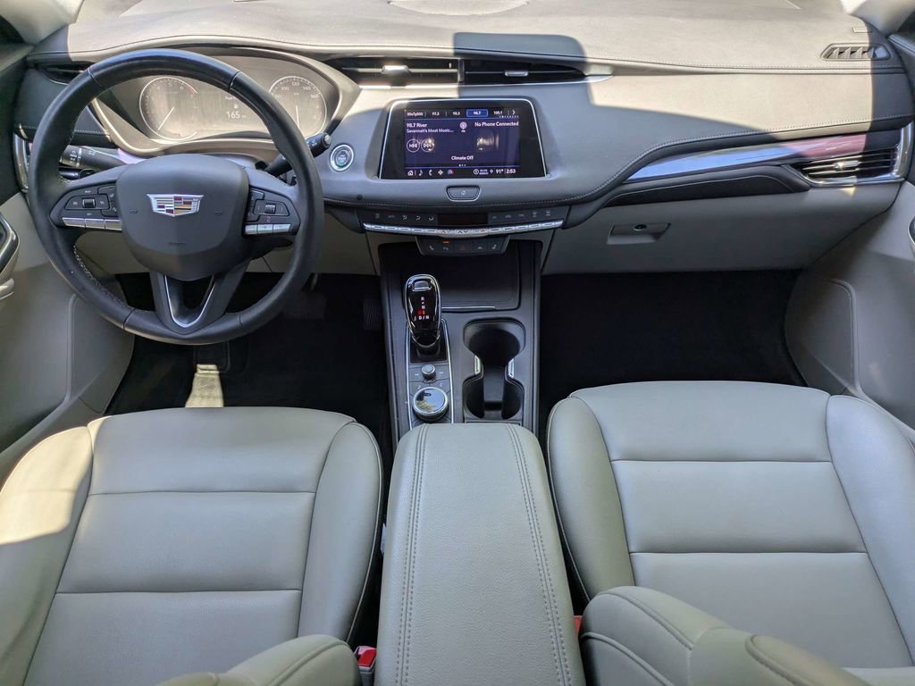 Certified 2023 Cadillac XT4 Luxury w/ Cold Weather Package FWD image 17