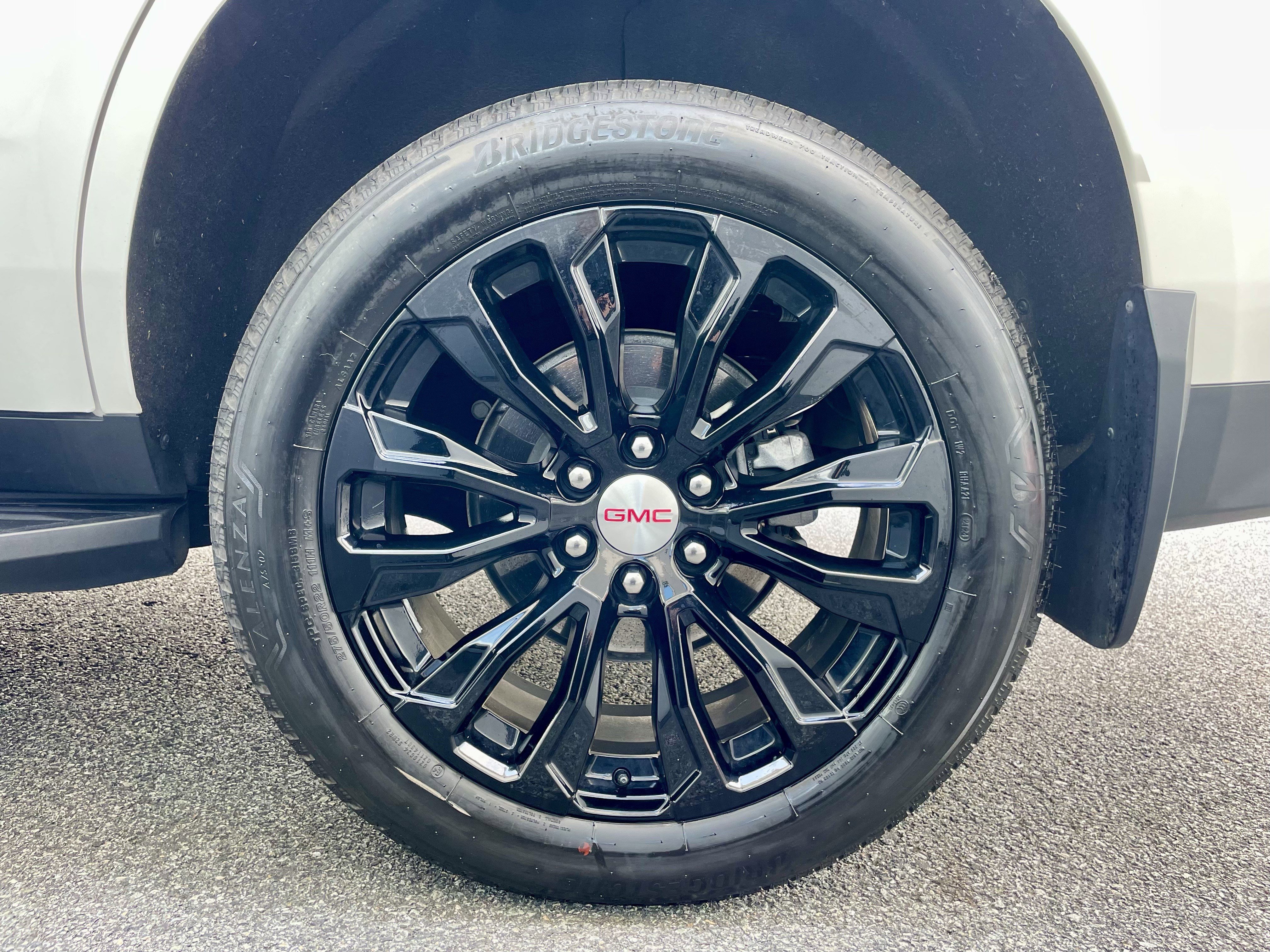 Used 2024 GMC Yukon Denali w/ Advanced Technology Package AWD/4WD image 10
