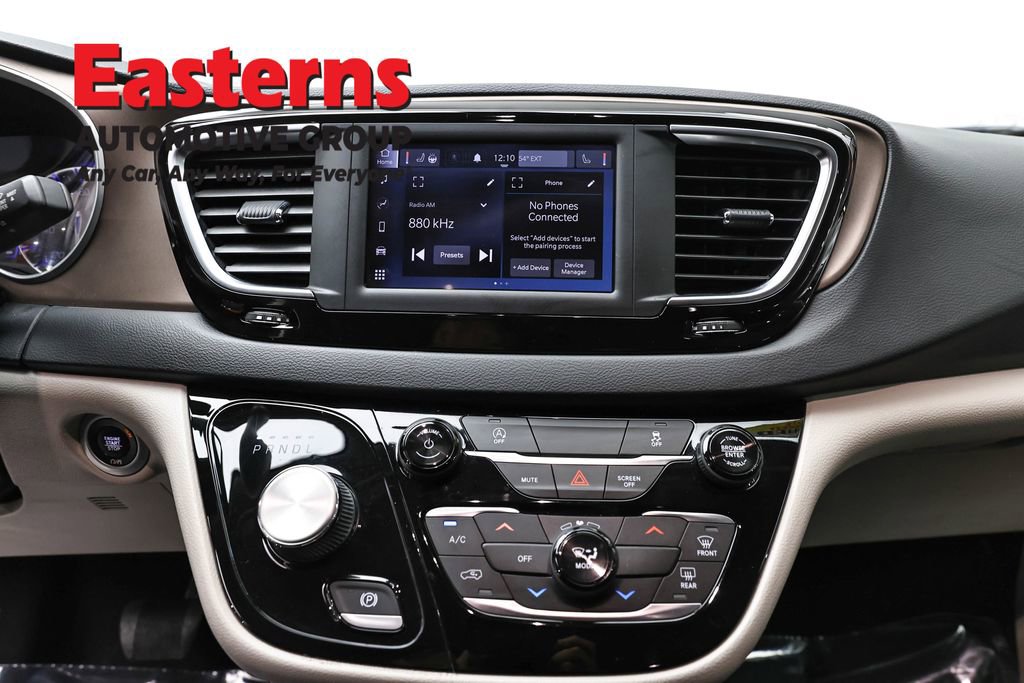 Used 2022 Chrysler Voyager LX FWD image 12