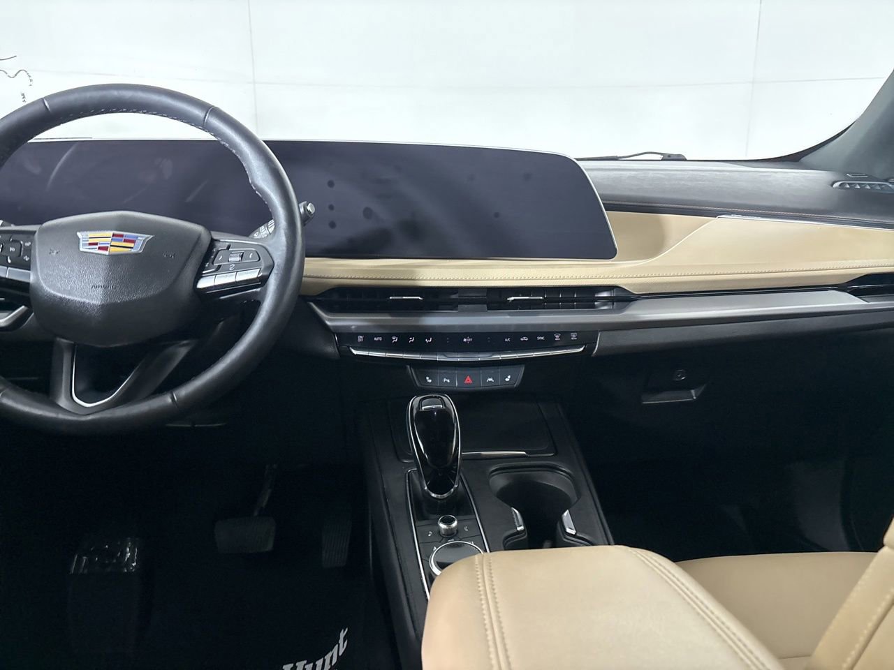 Used 2024 Cadillac XT4 Luxury w/ Cold Weather Package image 21