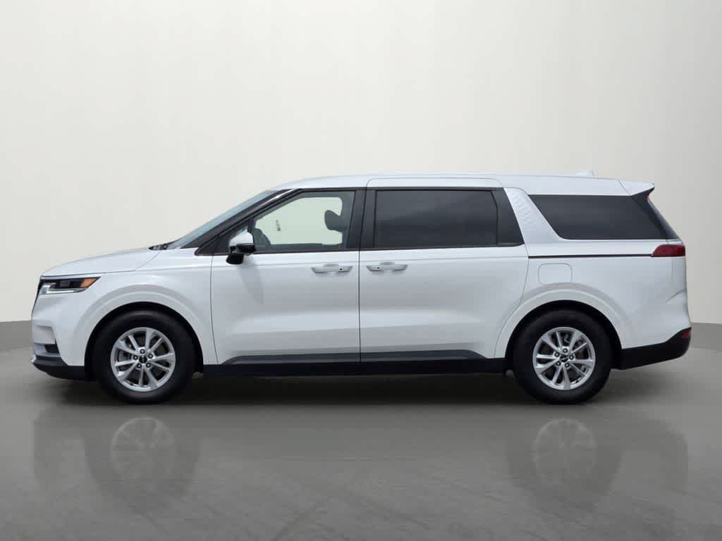 Used 2024 Kia Carnival LX FWD image 3