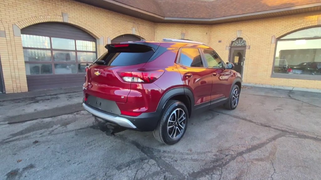 Used 2024 Chevrolet TrailBlazer LT w/ LT Cold Weather Package AWD/4WD image 9