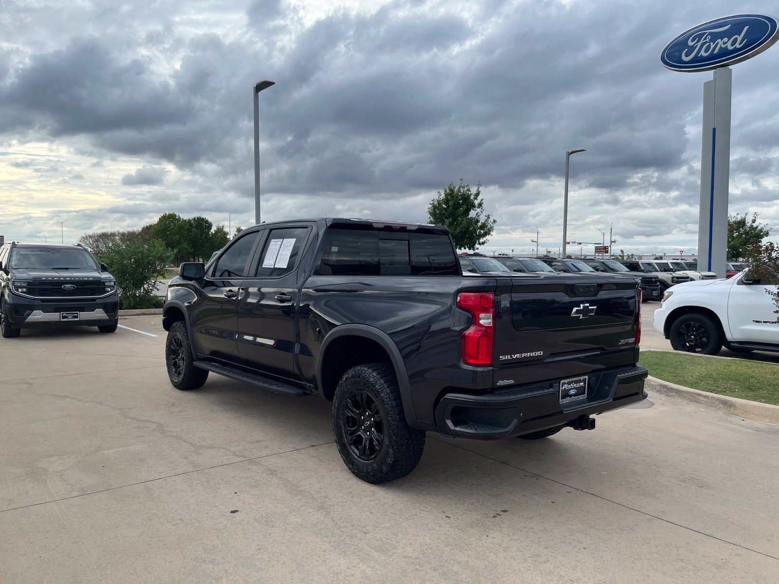 Used 2023 Chevrolet Silverado 1500 ZR2 w/ Technology Package AWD/4WD image 3
