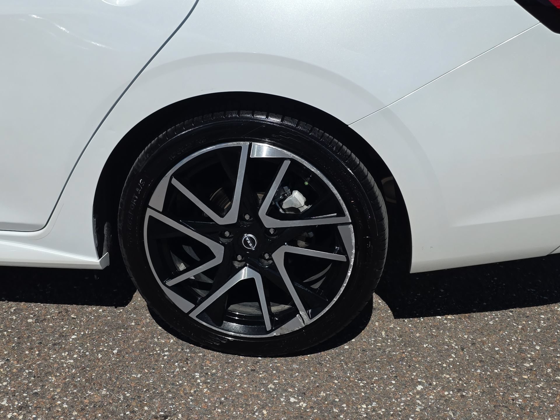 Used 2025 Nissan Sentra SR FWD image 32