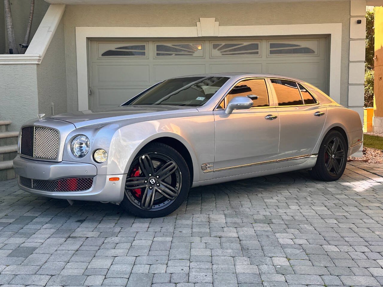 Used 2011 Bentley Mulsanne RWD image 1