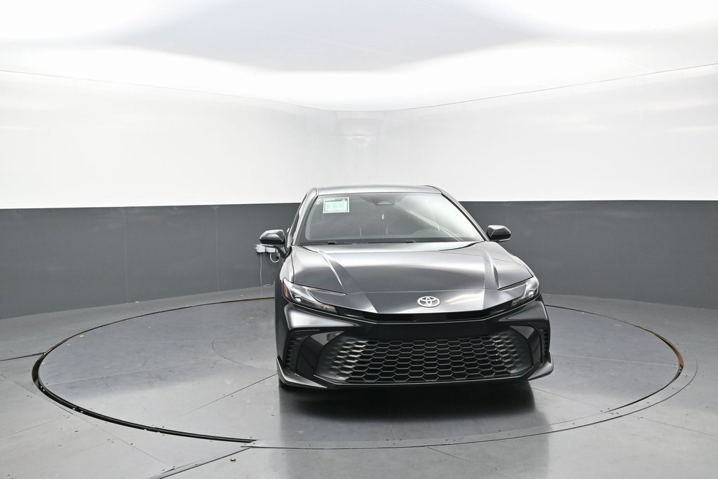Used 2025 Toyota Camry SE image 4
