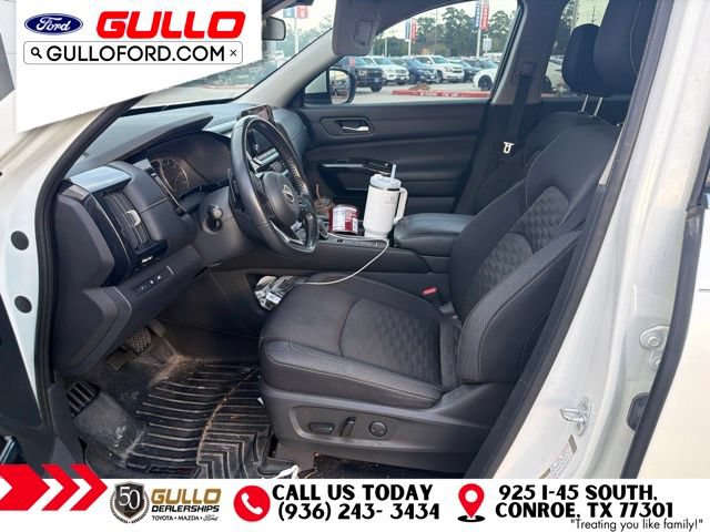 Used 2022 Nissan Pathfinder SV w/ SV Premium Package FWD image 4