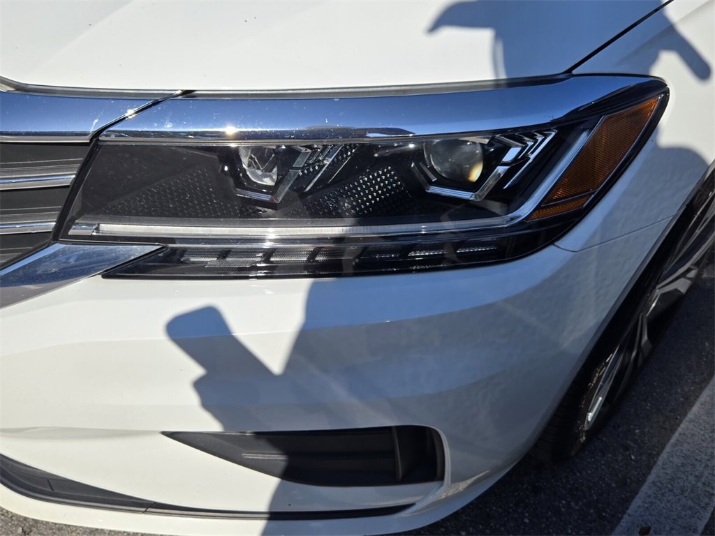 Used 2021 Volkswagen Passat 2.0T SE image 11