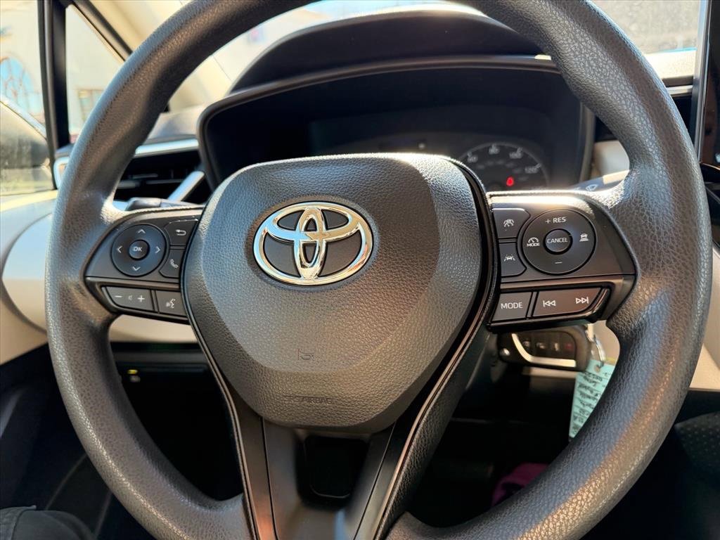 Used 2023 Toyota Corolla LE image 15