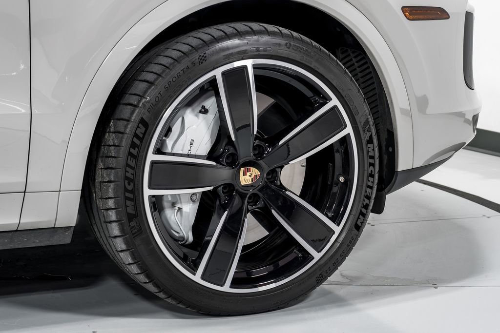 Used 2022 Porsche Cayenne Turbo AWD/4WD image 51
