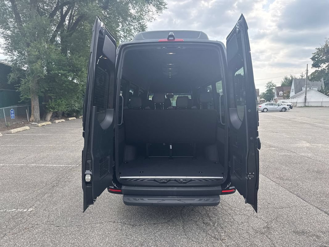 Used 2023 Mercedes-Benz Sprinter 2500 image 29
