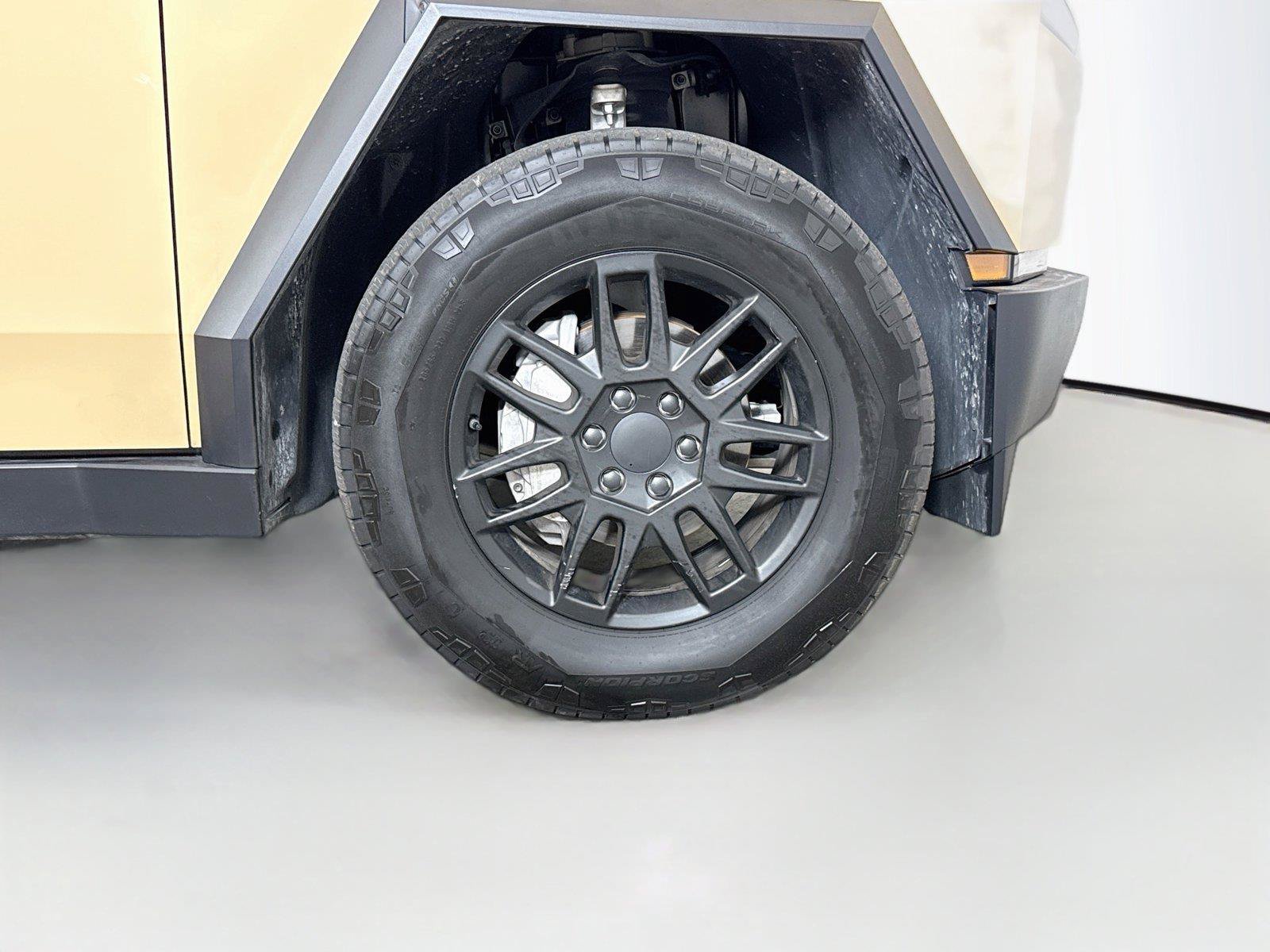 Used 2024 Tesla Cybertruck AWD Crew Cab image 20
