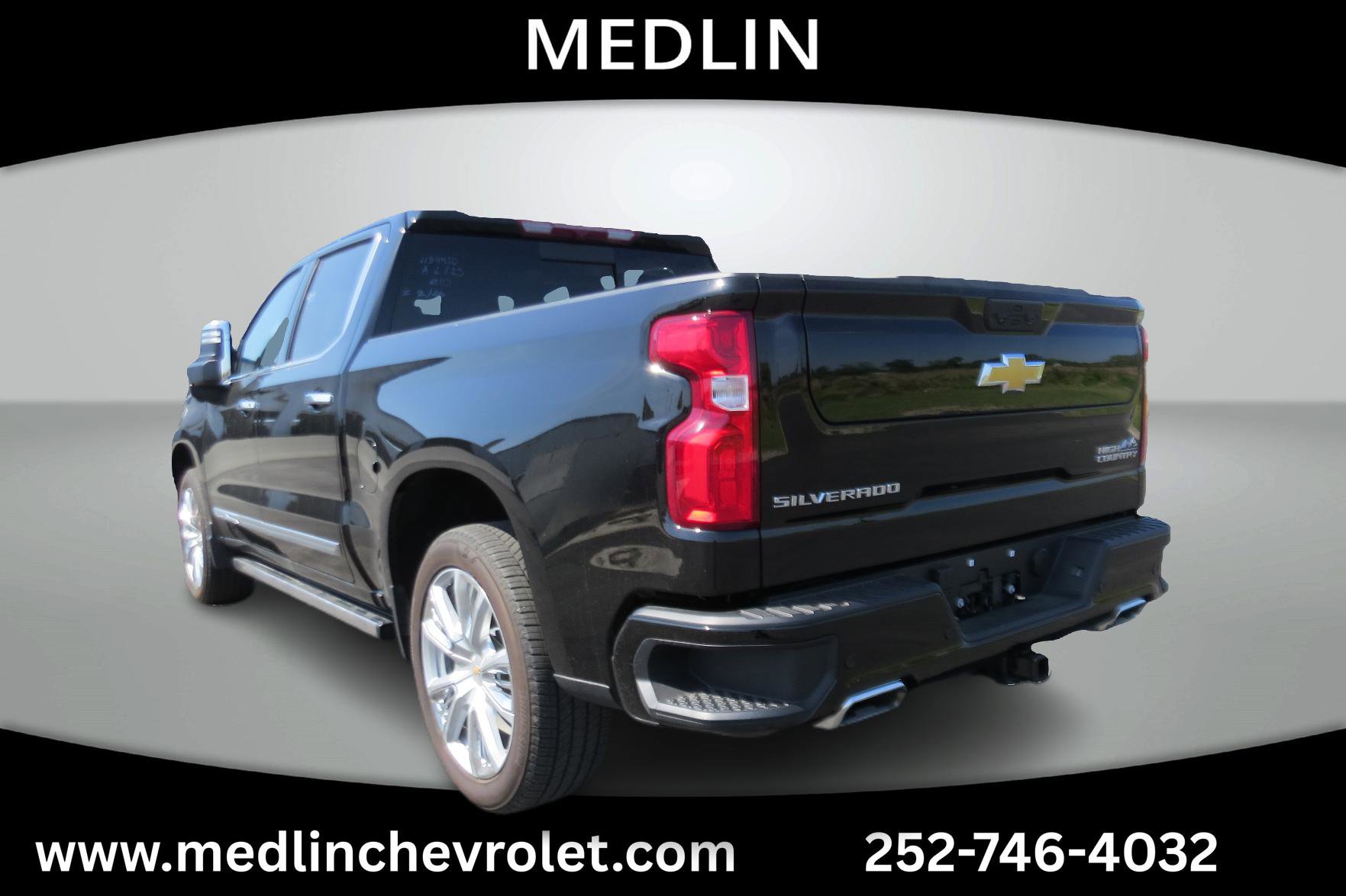 Used 2025 Chevrolet Silverado 1500 High Country w/ High Country Premium Package AWD/4WD image 7
