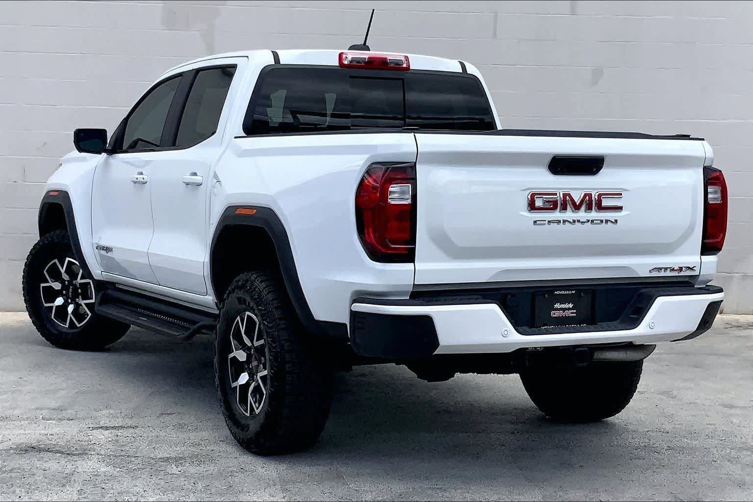 Used 2025 GMC Canyon AT4 w/ AT4X Package AWD/4WD image 4