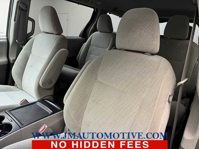 Used 2017 Toyota Sienna LE FWD image 13