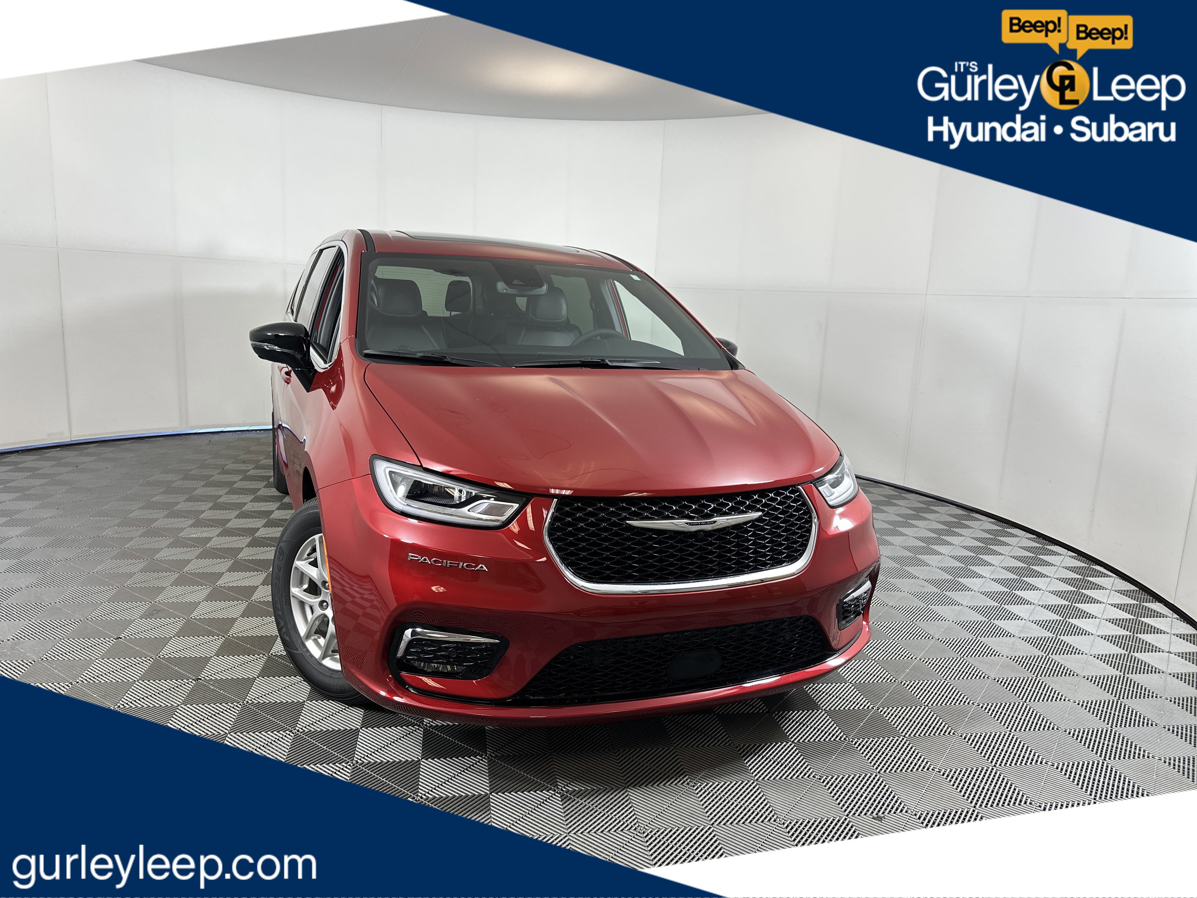 Used 2025 Chrysler Pacifica Select image 1