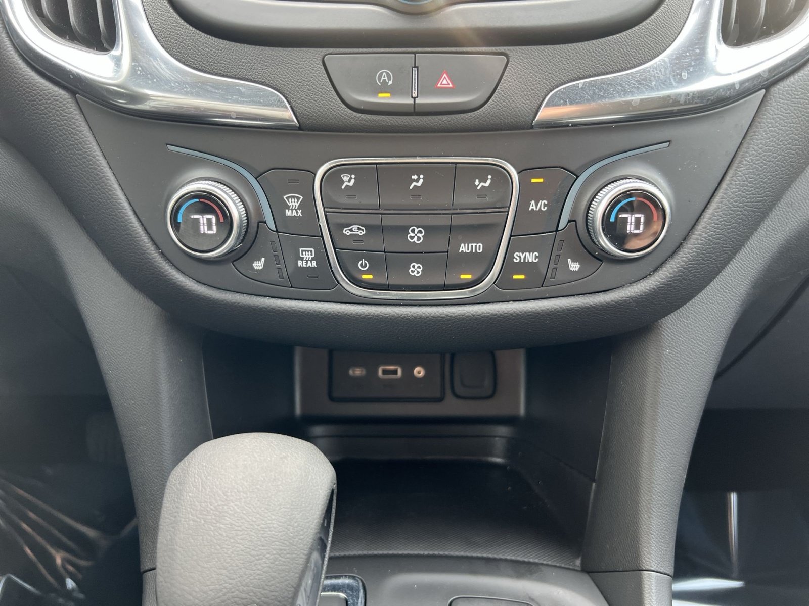 Used 2024 Chevrolet Equinox LT AWD/4WD image 20