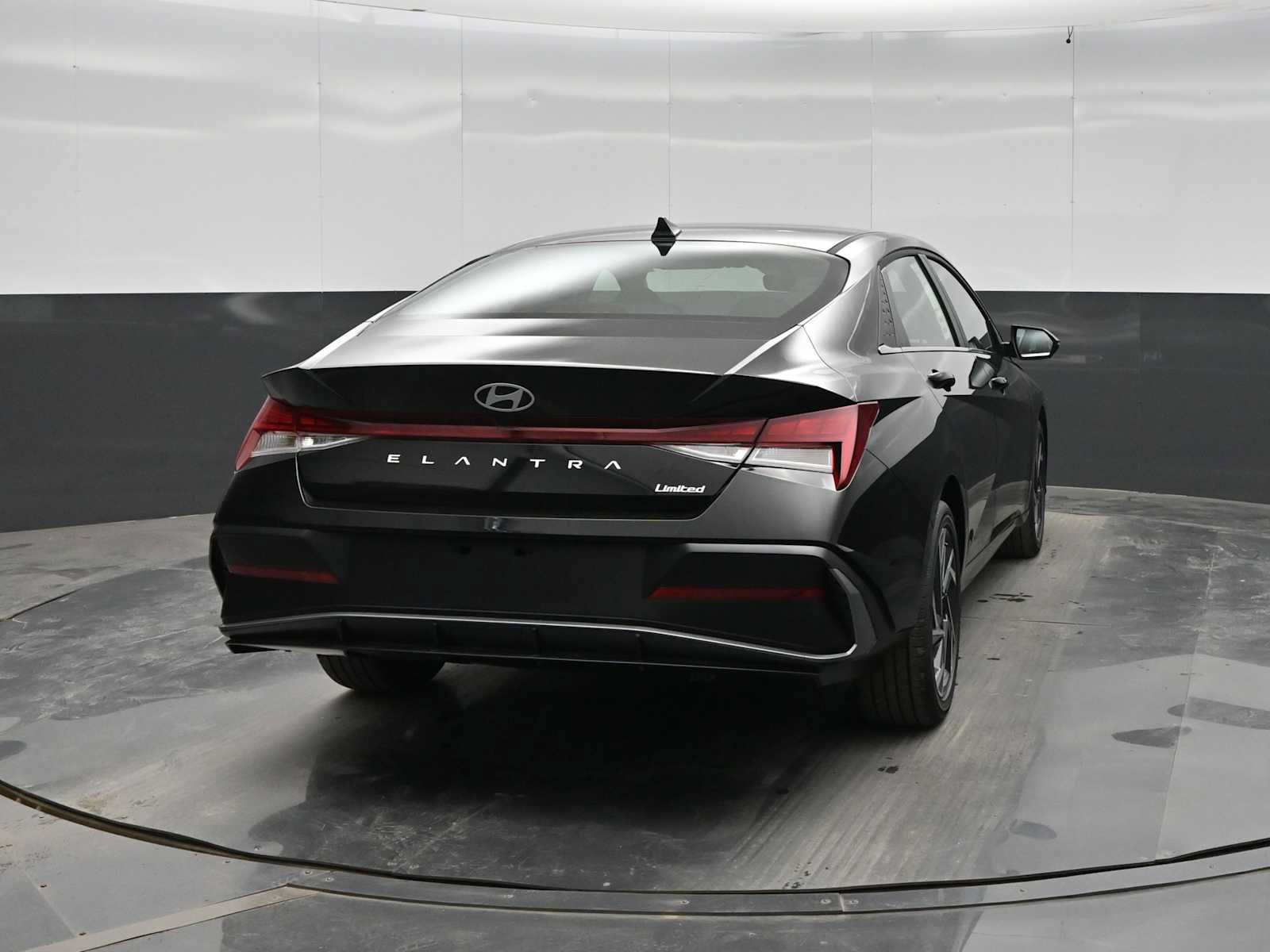 New 2026 Hyundai Elantra Limited FWD image 6