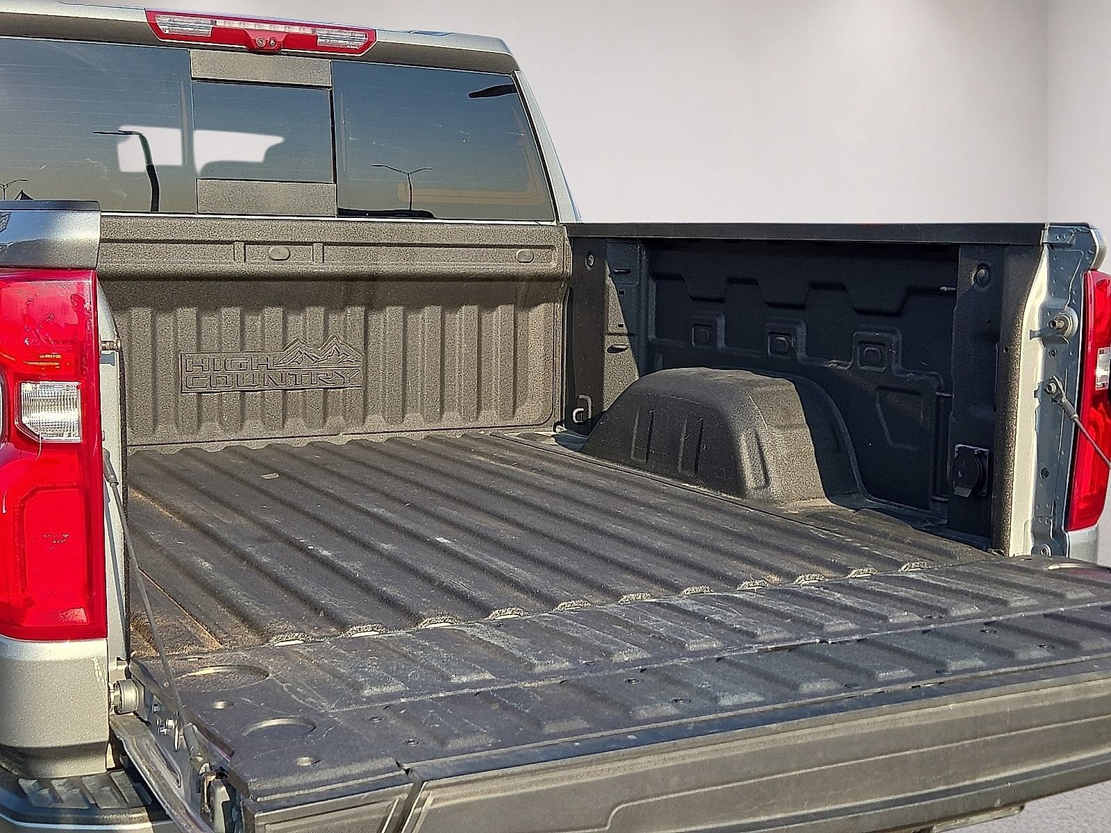 Used 2024 Chevrolet Silverado 1500 High Country w/ Technology Package AWD/4WD image 15