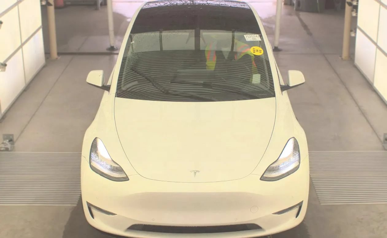 Used 2021 Tesla Model Y Long Range AWD/4WD image 3