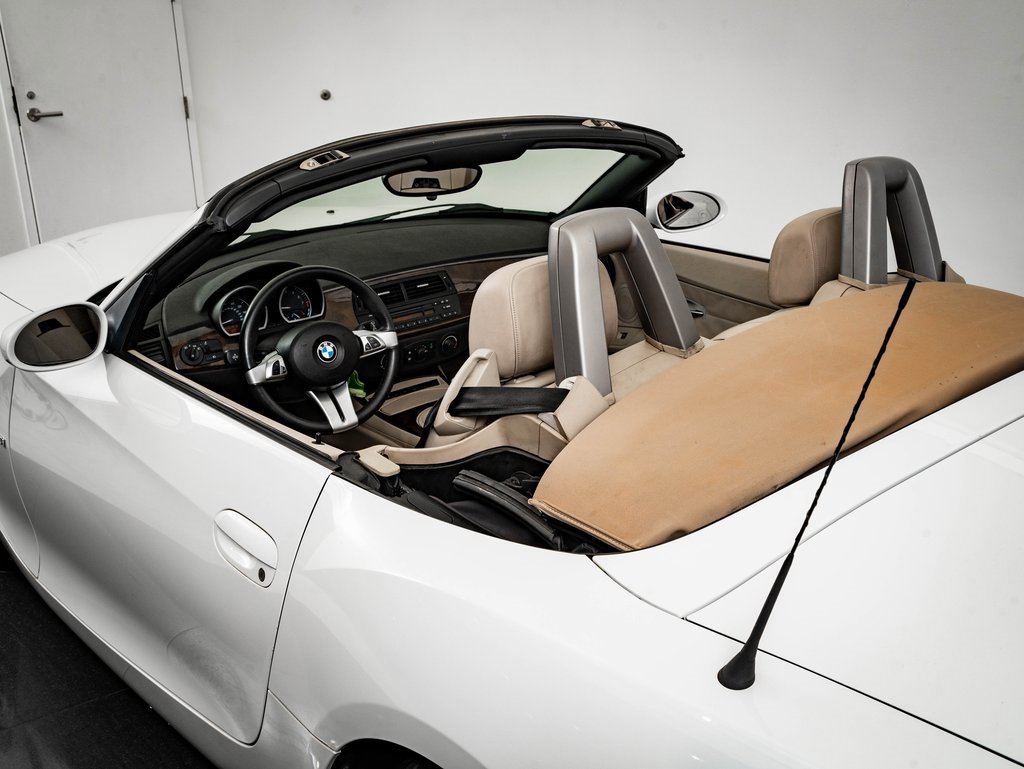 Used 2008 BMW Z4 3.0i image 23