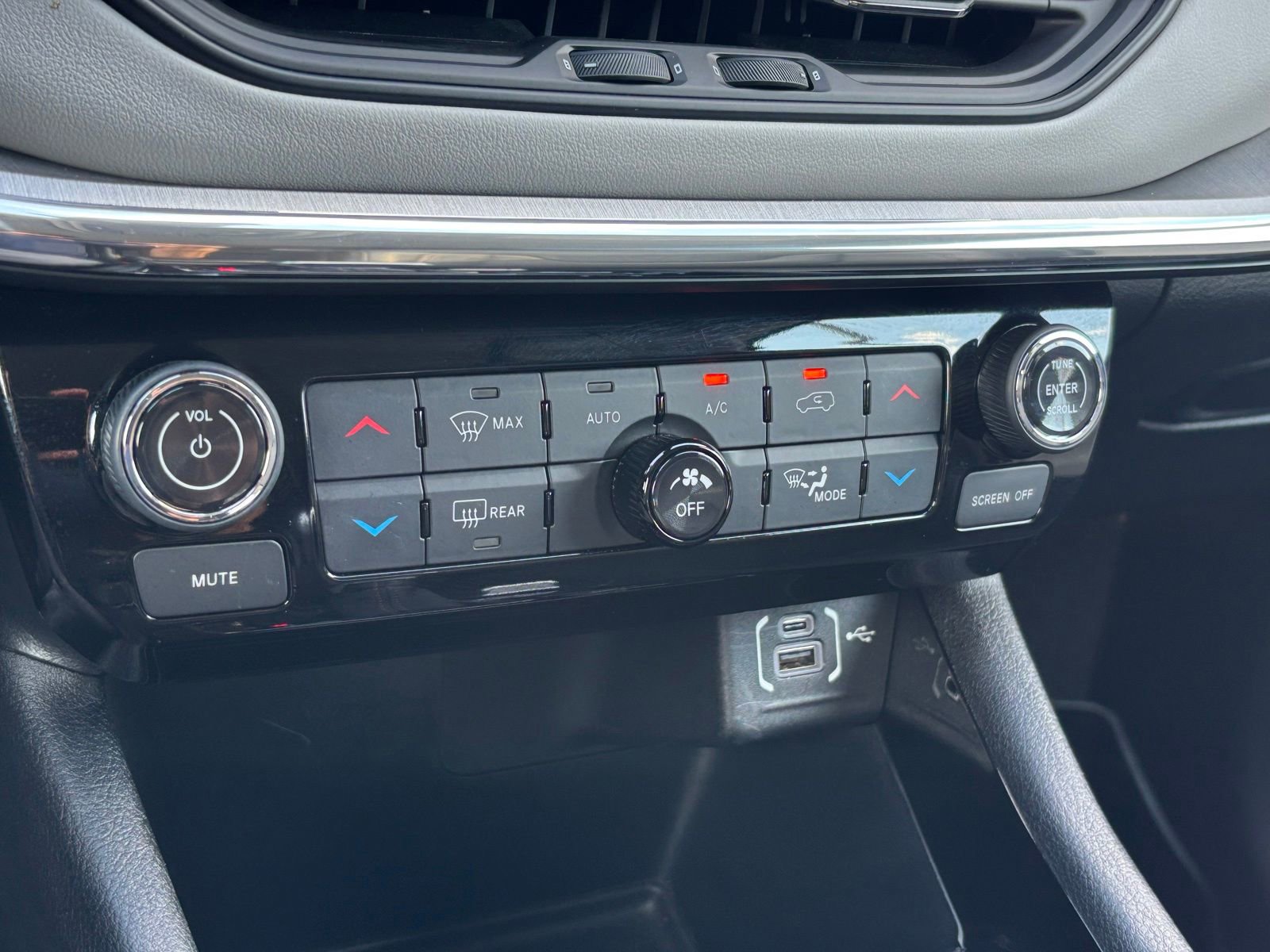 Used 2022 Jeep Compass Limited AWD/4WD image 24