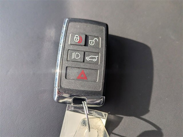 Used 2024 Land Rover Defender 110 X-Dynamic SE image 32