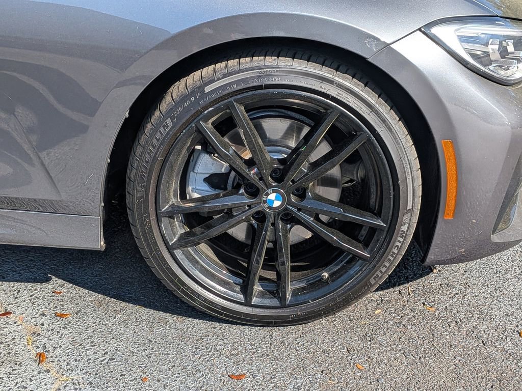 Used 2022 BMW 330i xDrive Sedan w/ M Sport Package image 11