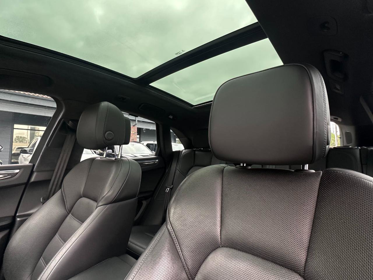 Used 2020 Porsche Macan Turbo AWD/4WD image 4