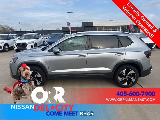 Used 2025 Volkswagen Taos SE AWD/4WD image 2