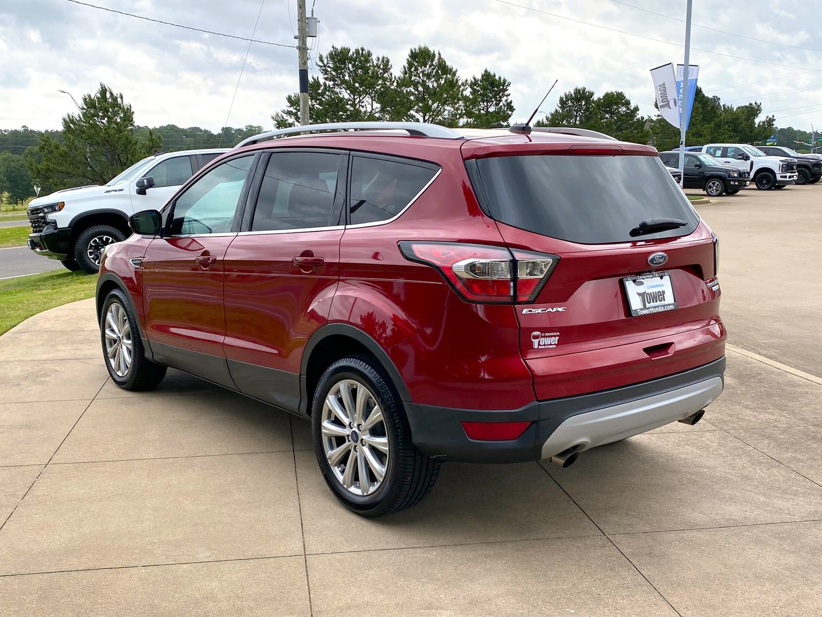 Used 2017 Ford Escape Titanium FWD image 4