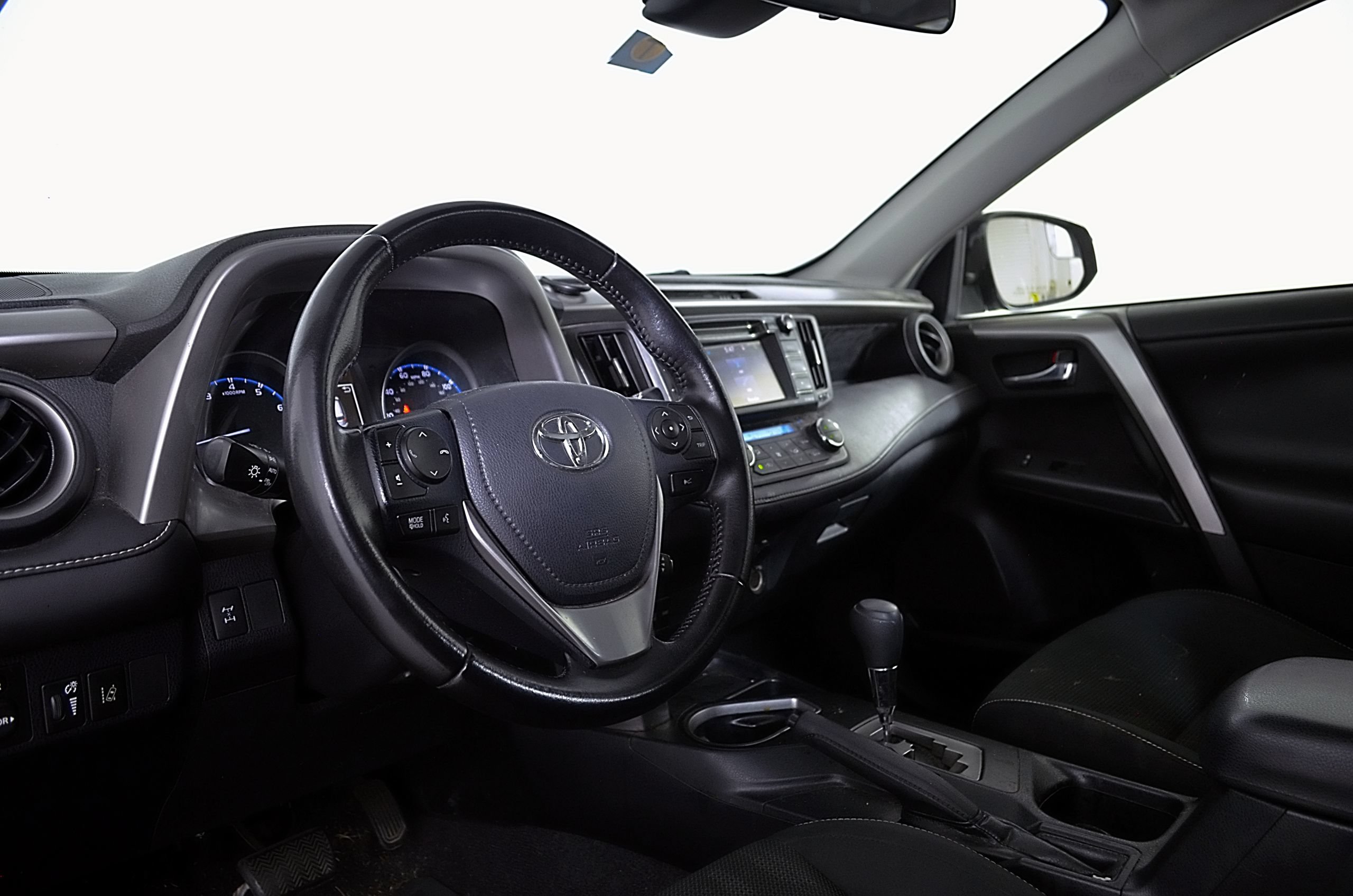Used 2017 Toyota RAV4 XLE w/ All Weather Liner Package AWD/4WD image 12