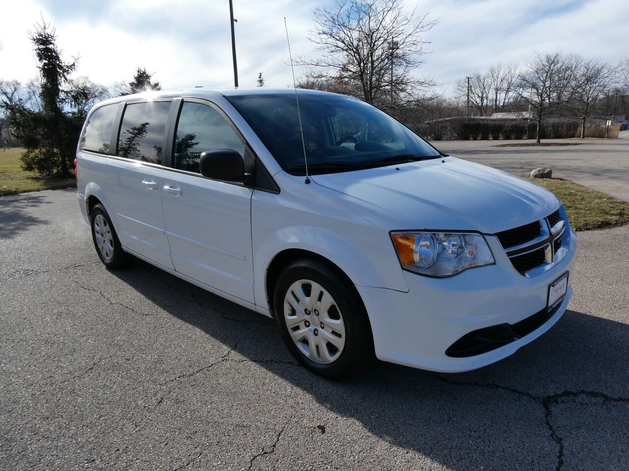 Used 2015 Dodge Grand Caravan SE w/ Quick Order Package 29E SE image 3