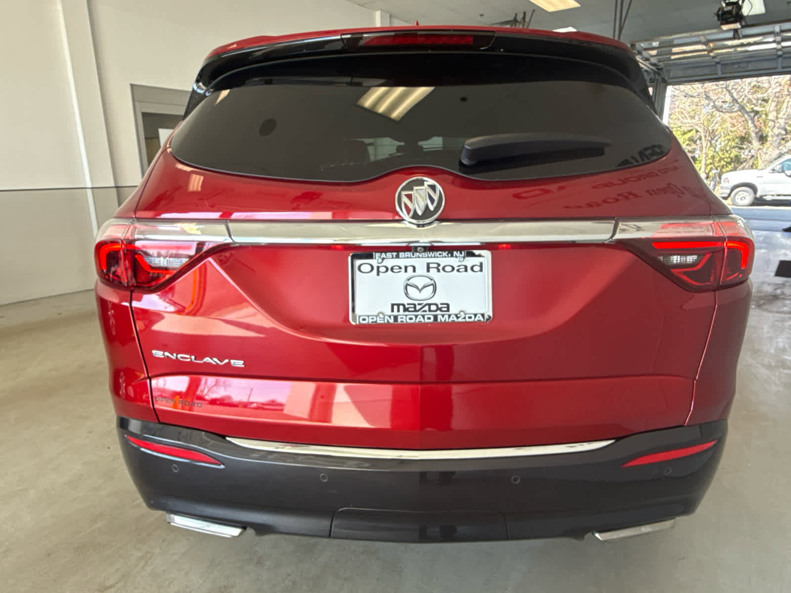 Used 2023 Buick Enclave Essence image 4