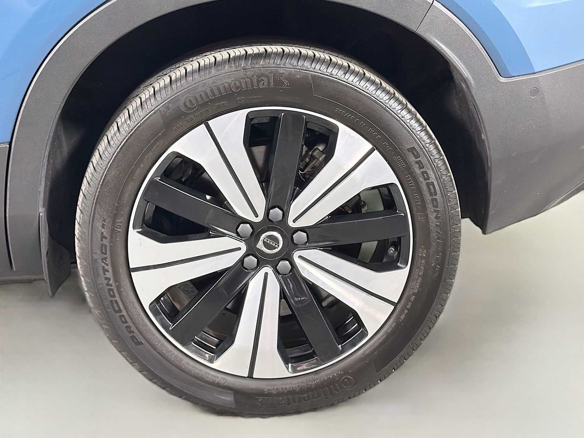 Certified 2023 Volvo C40 P8 Recharge Plus image 30