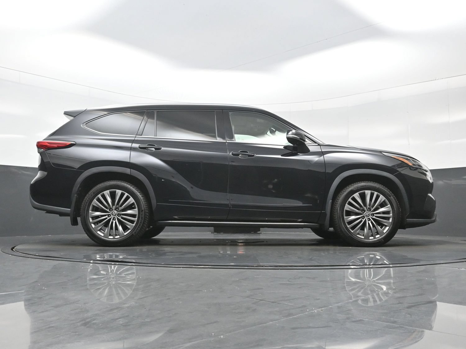 Used 2020 Toyota Highlander Platinum AWD/4WD image 36