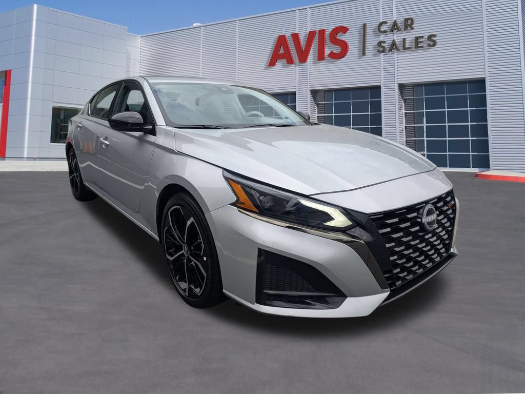 Used 2025 Nissan Altima 2.5 SR FWD image 3