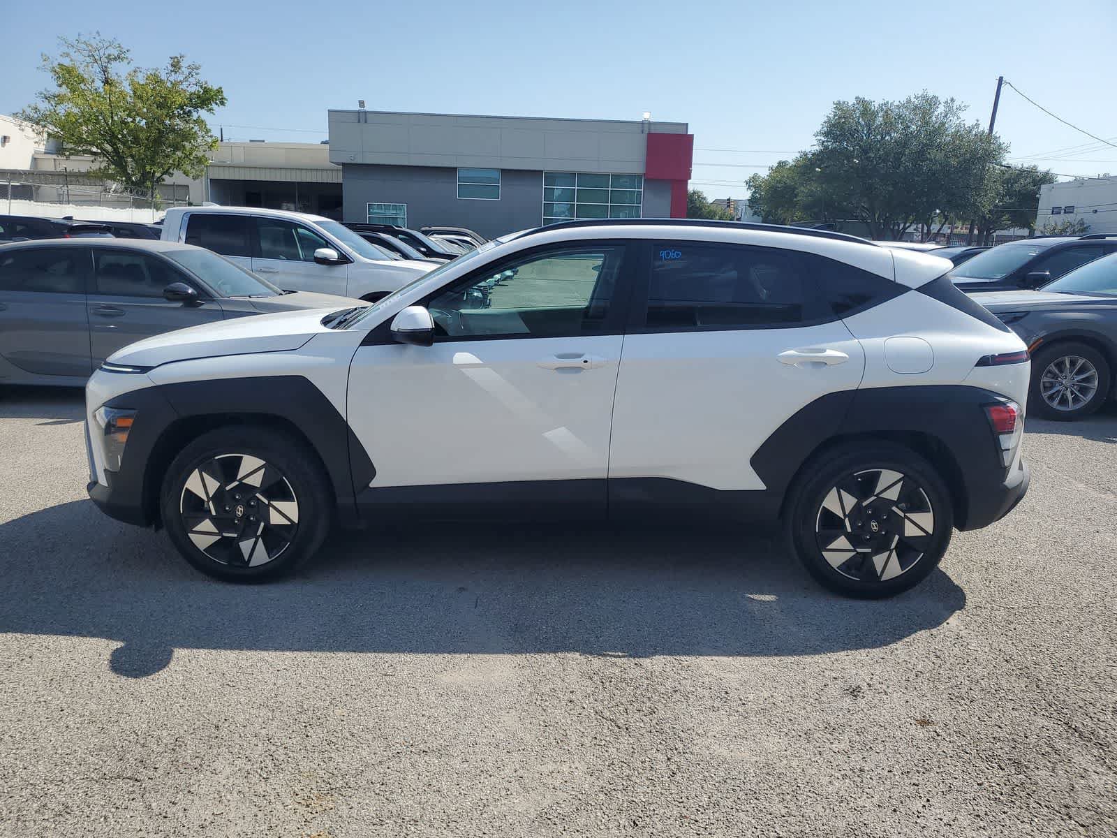 Used 2025 Hyundai Kona SEL FWD image 3