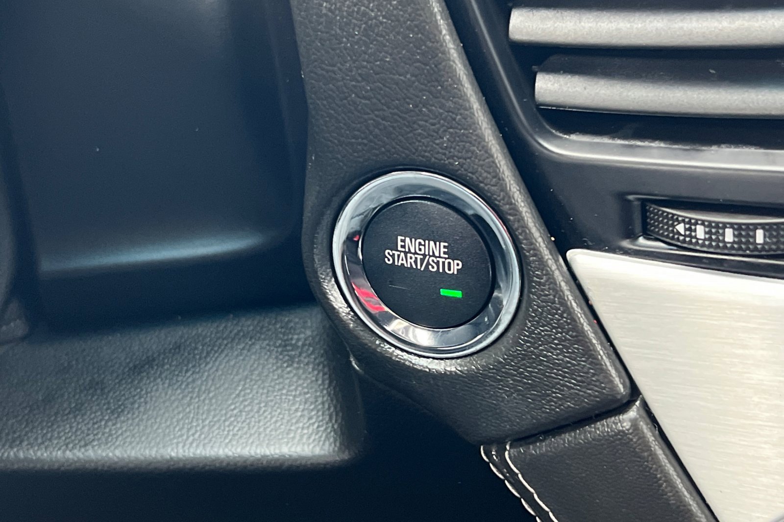 Used 2019 GMC Yukon XL SLT image 25