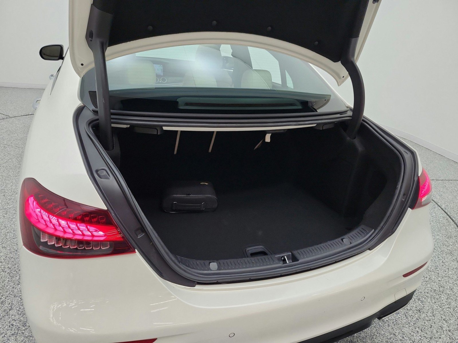 Used 2021 Mercedes-Benz E 350 Sedan image 21