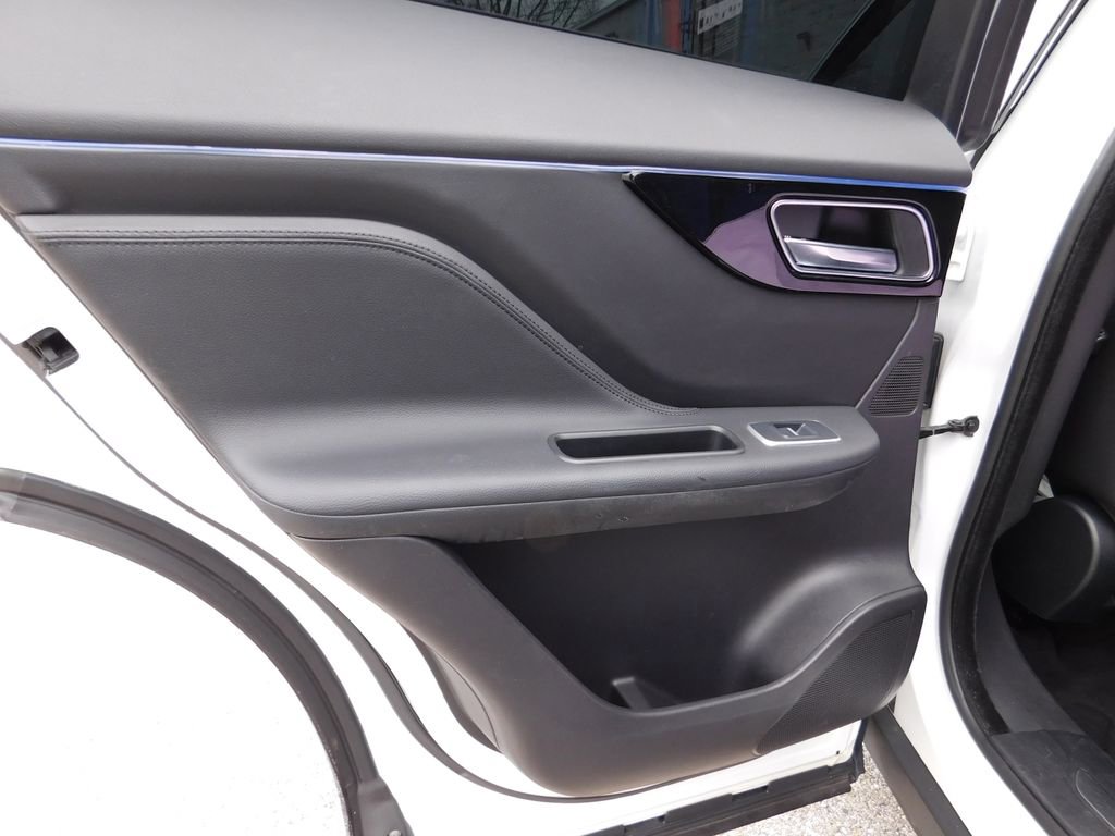 Used 2019 Jaguar F-PACE Premium image 11