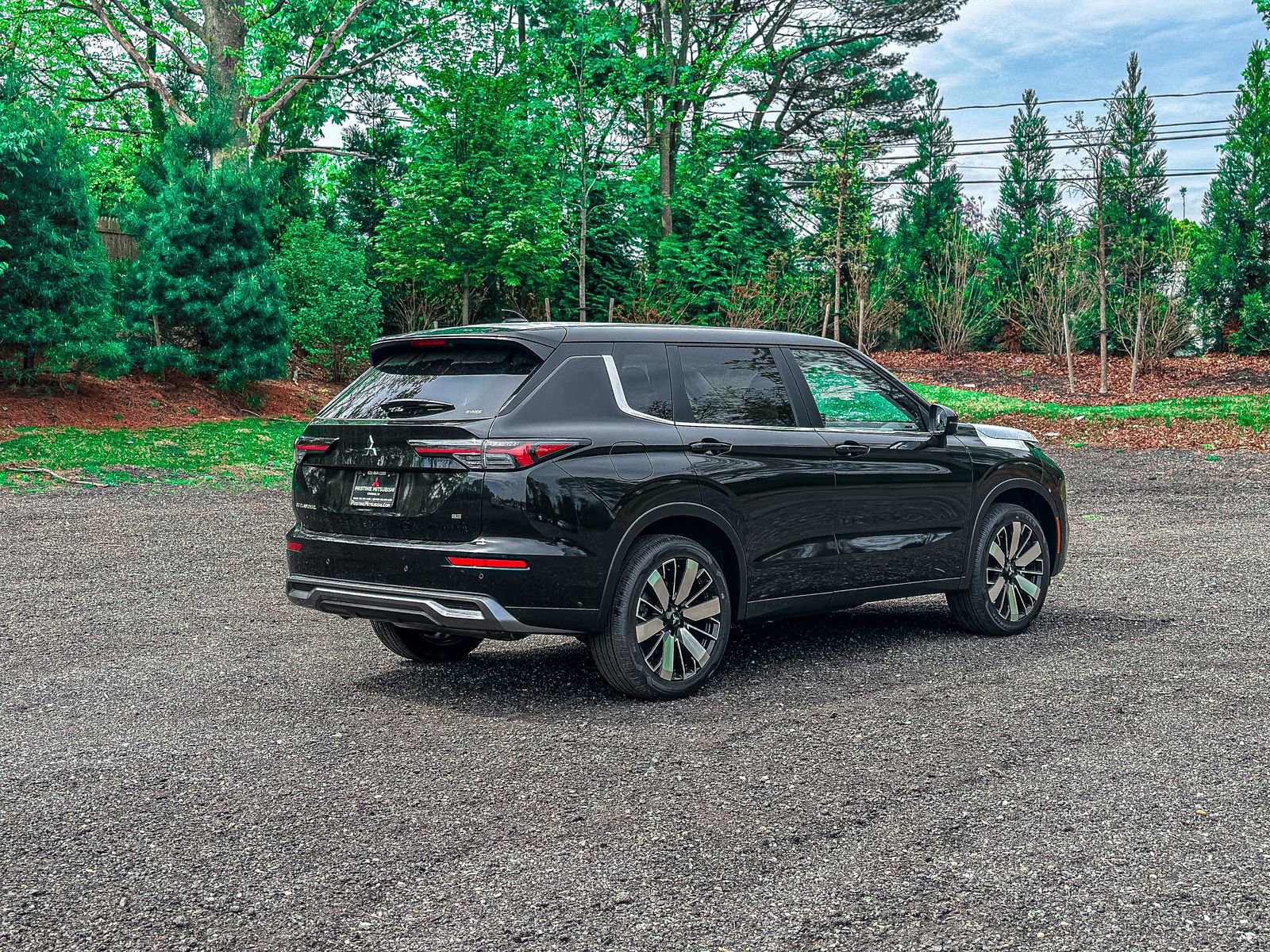 New 2025 Mitsubishi Outlander AWD image 8