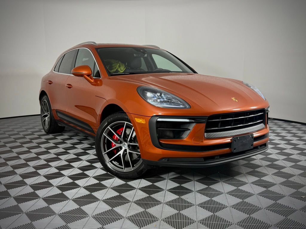 Certified 2022 Porsche Macan S AWD/4WD image 6
