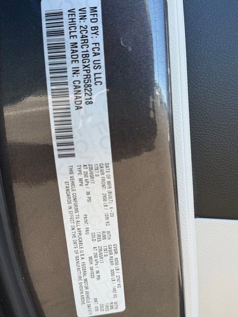 Used 2023 Chrysler Pacifica Touring-L image 29